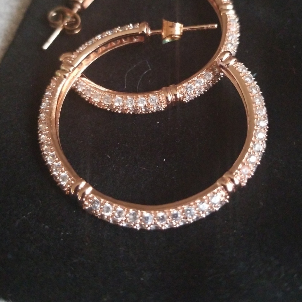 Hoop earing